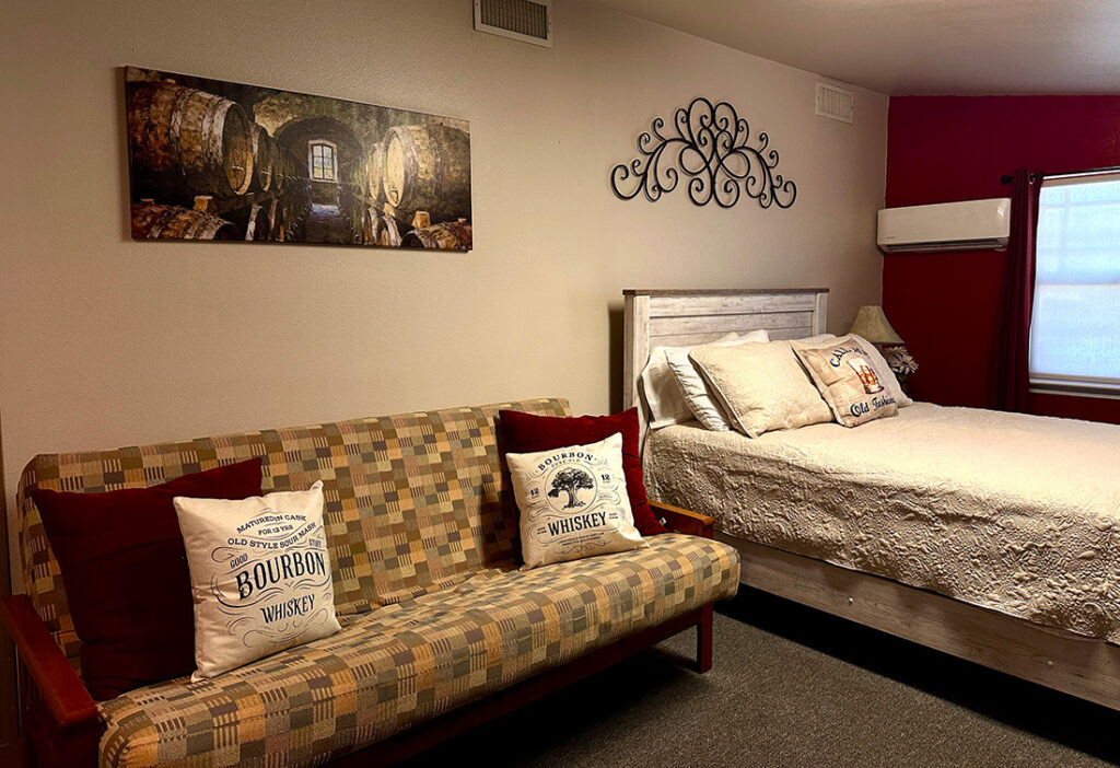 Whiskey Mike's Vacation Rental at Oakhurst Spirits